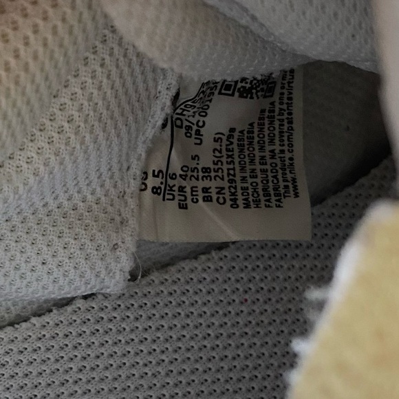 Nike Waffle Debut White and Beige Athletic Shoes Size 8.5 - Picture 10 of 11